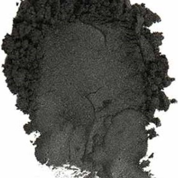 Younique Pigment Powder Eye Shadow in Risque (charcoal matte) - Picture 3 of 3